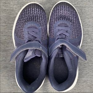 Boys Nike revolution